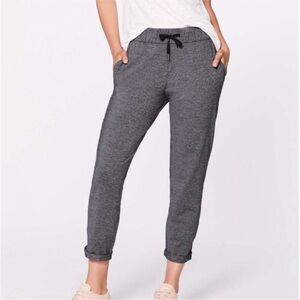 Lululemon Women's On the Fly Heathered Grey Cropped Pants